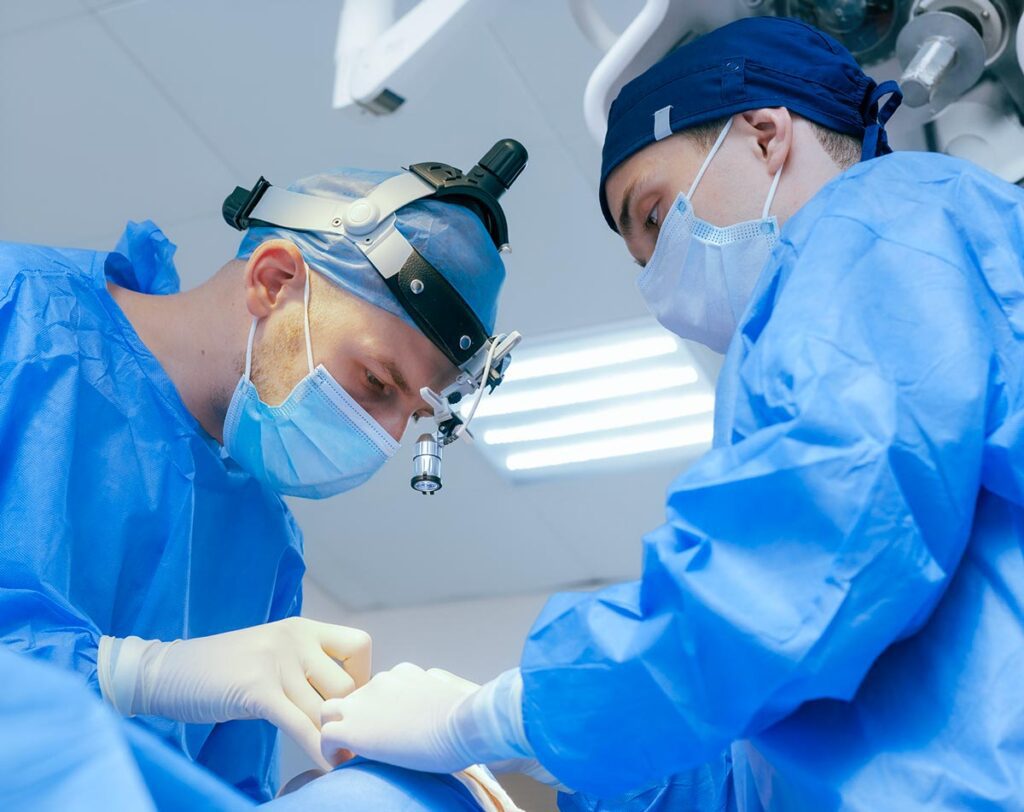 plastic surgeons doing tummy tuck